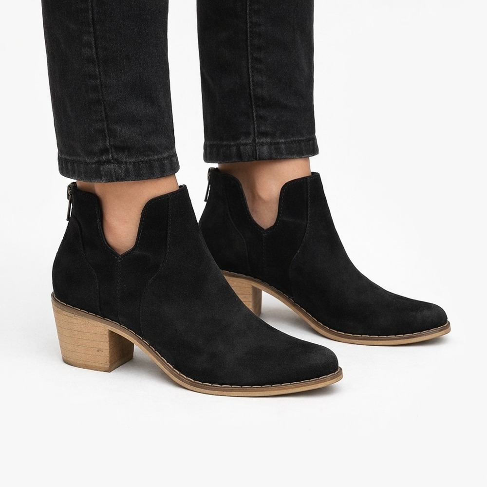 Pierre Dumas Ankle Boots Women's Size 6 Black Faux Suede Stacked Block Heel Shoe
